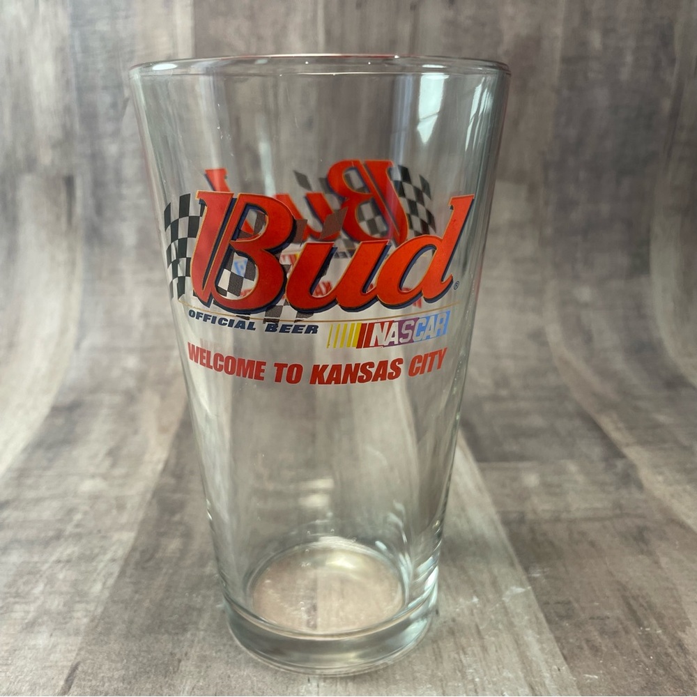 Welcome to Kansas International Speedway NASCAR Bud Official Pint Glass